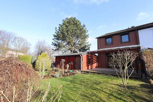 Garten und Hausansicht - 3 Zimmer Reihenendhaus in Hamburg