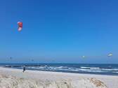 Kitesurfer am Strand - 
