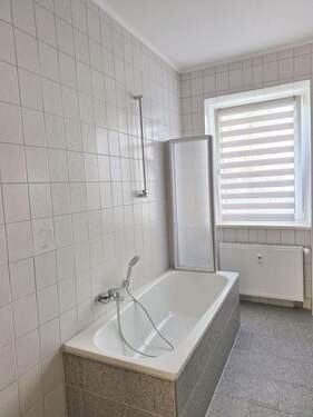 Badezimmer - 2 Zimmer Etagenwohnung zur Miete in Chemnitz