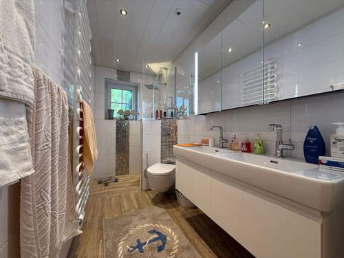 Modernes Badezimmer - 