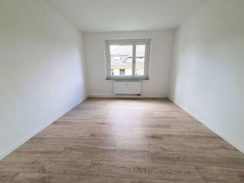 Schlafzimmer, Südfenster - Etagenwohnung mit 63,00 m² in Dresden zum Kaufen