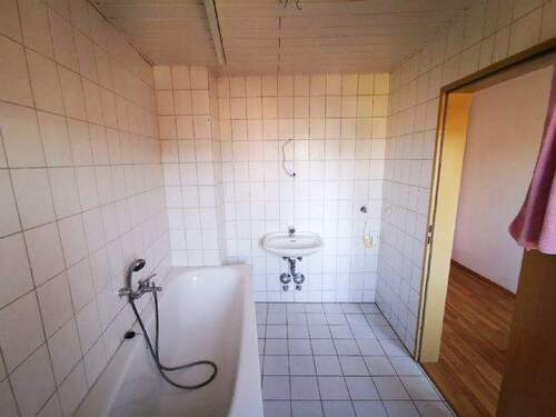 Bad - 1 Zimmer Etagenwohnung in Naumburg (Saale)