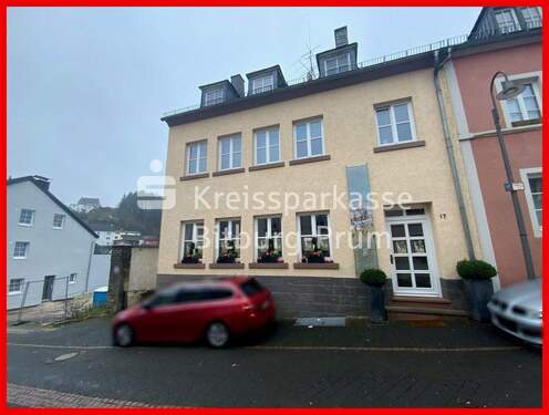 Strassenansicht - Wohn- und Geschäftshaus in guter Lage