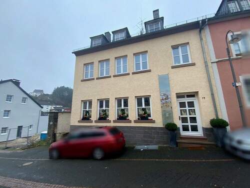 Strassenansicht - 1 Zimmer Mehrfamilienhaus, Wohnhaus zum Kaufen in Waxweiler