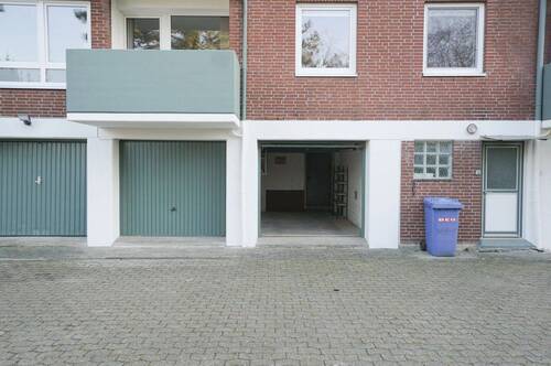 Garage + Stellplatz - 