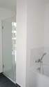 Moderne Bad mit Wanne und Dusche - 