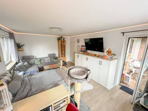 Wohnzimmer II - 2 Zimmer Etagenwohnung zum Kaufen in Oldenburg