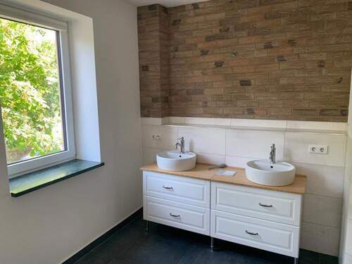 Bad, Ansicht Waschbecken - 