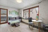 Wohnzimmer OG - MFH mit 2 Einheiten und Wertsteigerungspotenzial in Lich-Bettenhausen zur flexiblen Nutzung