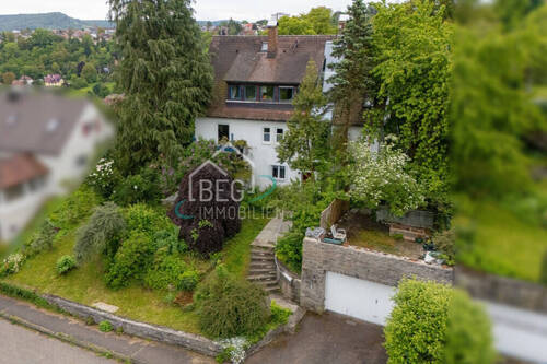 Außenaufnahme - Gepflegtes 3-Familien-Haus mit großem Grundstück und unverbaubarem Ausblick über Schwäbisch Hall