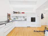 Küche - Stilvolle 2-Zimmer-Wohnung mit Weitblick über das Bobinet-Quartier