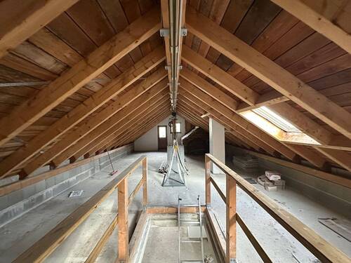 Geräumiger Dachboden mit Lastenaufzug - 