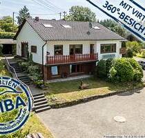 Aussicht in erhöhter Lage: Einfamilienhaus mit Einliegerwohnung Nähe Nürburgring - Barweiler