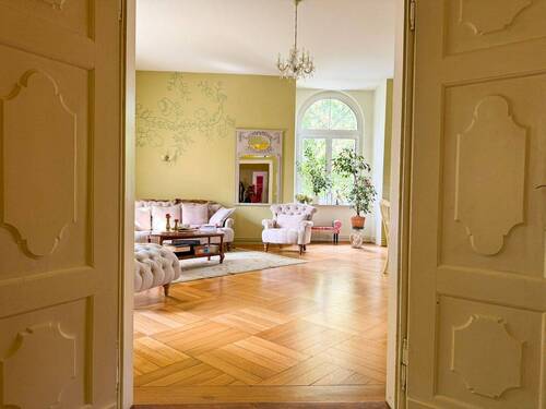 Blick ins Wohnzimmer - 