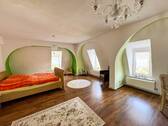 Schlafzimmer m. Nischenfenster - 
