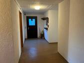 Flur im Keller mit Aufgang zum Garten - 