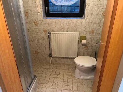 Dusche und WC im Keller - 