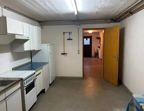 Kellerraum mit Küchenzeile - 