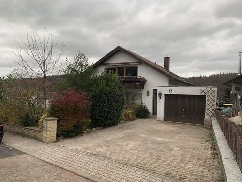 Hausansicht - 3,5-Zimmer-Wohnung im OG mit 2x Balkon in Pforzheim - Würm