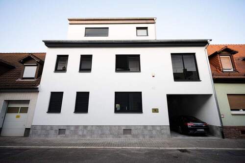 Frontansicht - Großzügiges, sehr schönes Familienhaus mit Garten