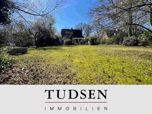 01.jpg - Breites Grundstück in ruhiger Sackgasse nahe U-Bahn + Schulen.