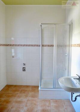 Bad mit Dusche - 