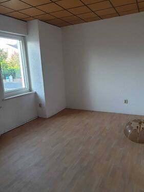 Bild 2 - 6 Zimmer Mehrfamilienhaus, Wohnhaus zum Kaufen in Güsten
