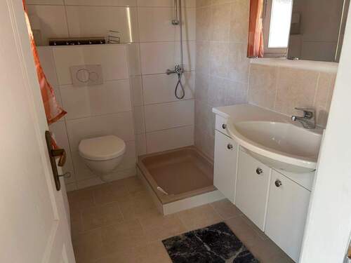 Dusche und WC im EG - 