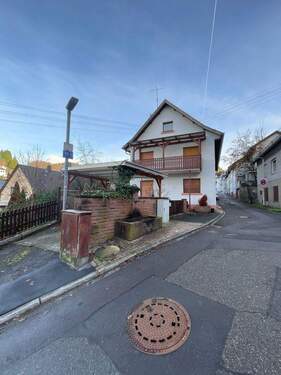 Außenansicht - Familienfreundliches Haus in naturnaher Lage - sofort bezugsfrei!