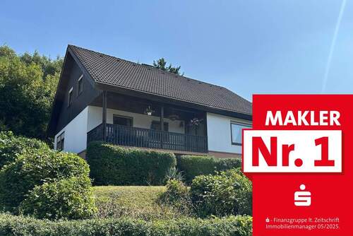 Straßenansicht - Idyllisches Familienhaus mit Balkon und viel Platz