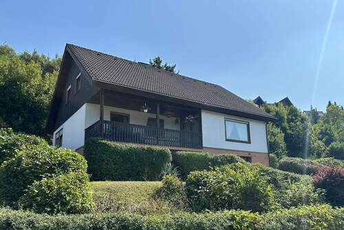 Straßenansicht - 5 Zimmer Einfamilienhaus zum Kaufen in Bad Laasphe