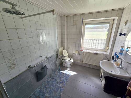 helles Badezimmer - 