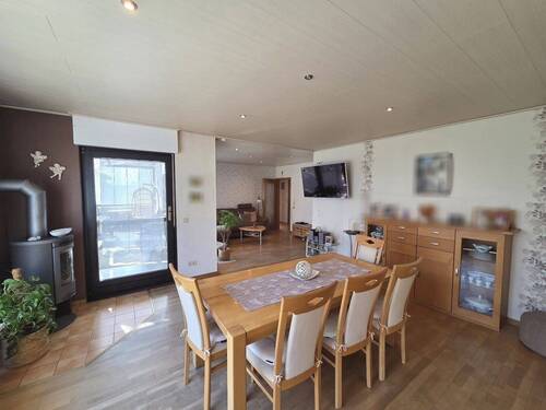 Wohn- u. Essbereich mit Zugang zum Wintergarten - 