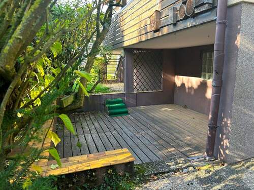 Gemütlicher Freisitz hinter dem Haus - 