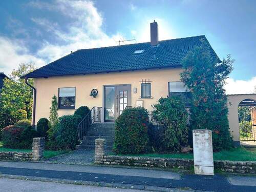 Außenansicht - 6 Zimmer Einfamilienhaus zum Kaufen in Hofheim in Unterfranken