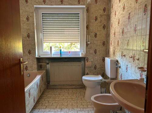 Badzimmer im EG - 6 Zimmer Einfamilienhaus in Hofheim in Unterfranken