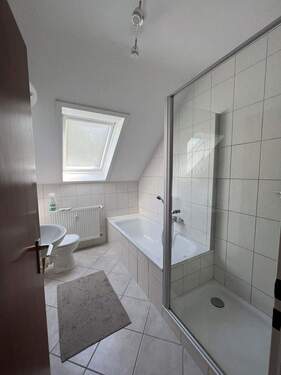 Badezimmer - 4 Zimmer Etagenwohnung zur Miete in Elmstein
