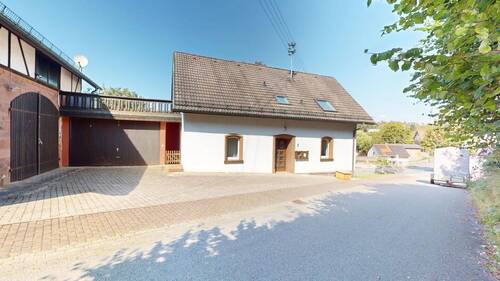 Rückansicht mit Hofbereich - 7 Zimmer Einfamilienhaus in Elztal
