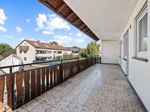 großer Balkon im Obergeschoss - 