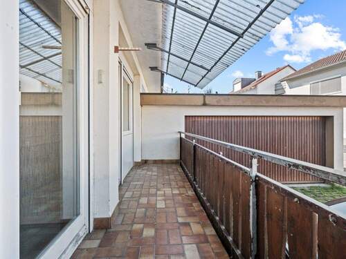 überdachter Balkon im Erdgeschoss - 