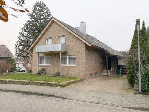 Straßenseite - 8 Zimmer Einfamilienhaus in Nordhorn