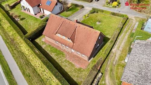 Luftbild Rückansicht - 6 Zimmer Mehrfamilienhaus, Wohnhaus zum Kaufen in Fürstenau