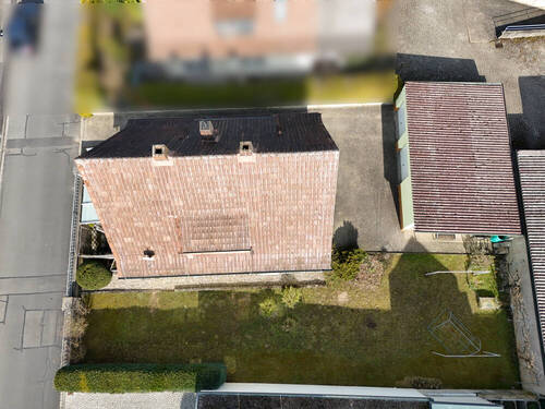 Drohnenaufnahme - Mehrfamilienhaus, Wohnhaus mit 134,00 m² in Sommerhausen zum Kaufen