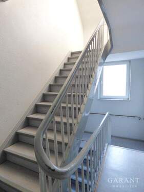 Treppenaufgang - 3 Zimmer Etagenwohnung zum Kaufen in Kaiserslautern