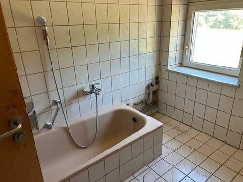 Badezimmer - 5 Zimmer Einfamilienhaus in Rauhenebrach