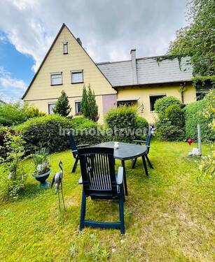 Garten Blick zum Haus gesamt - 5 Zimmer Doppelhaushälfte in Schwarzenbach an der Saale