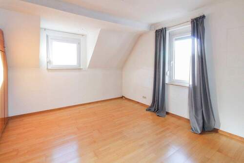 Schlafzimmer II OG - 
