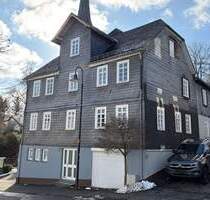 Fünf Parteien: Vermietetes Mehrfamilienhaus in Bad Berleburg-Stadt!