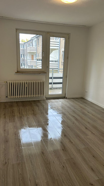 Wohnzimmer - Attraktive 3-Zimmer-Wohnung mit Balkon!