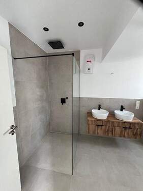 Große Wellness Dusche - 